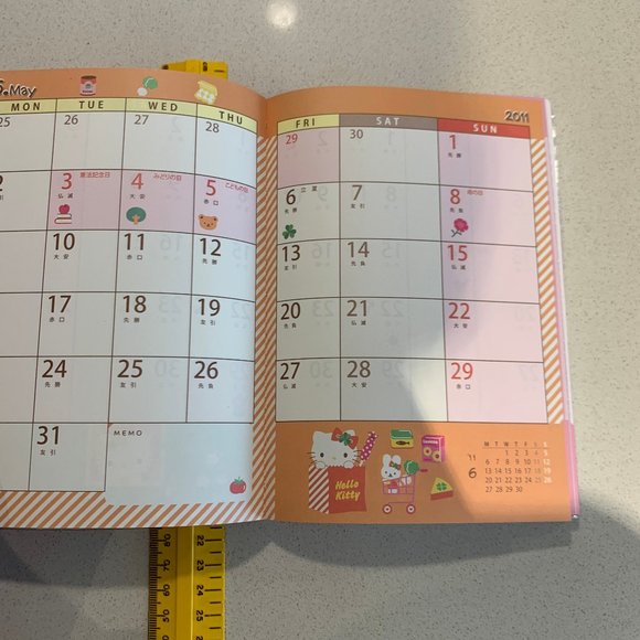 2011 HELLO KITTY PLANNER BRAND NEW - Picture 4 of 13